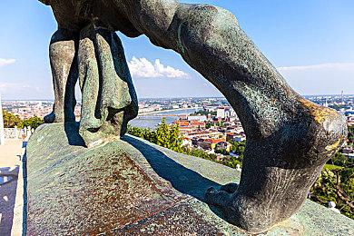 《赛博朋克2077》Steam在线超24万 《星空》被吐槽